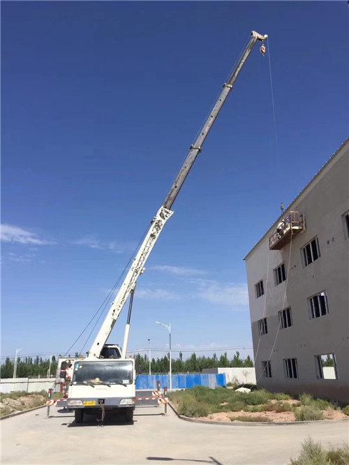 甘州区“轻装强干”—— 吊车的 “轻量化臂架” 技术