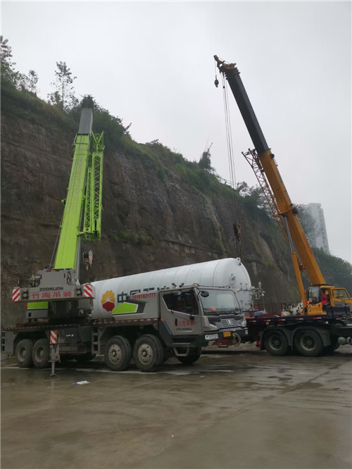甘州区“不怕风雨冻”—— 吊车的 “恶劣环境适应” 技术